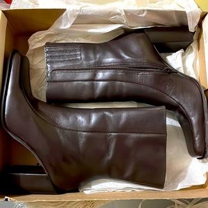 Bakers mid calf leather boots. Size 7 1/2M / Brown